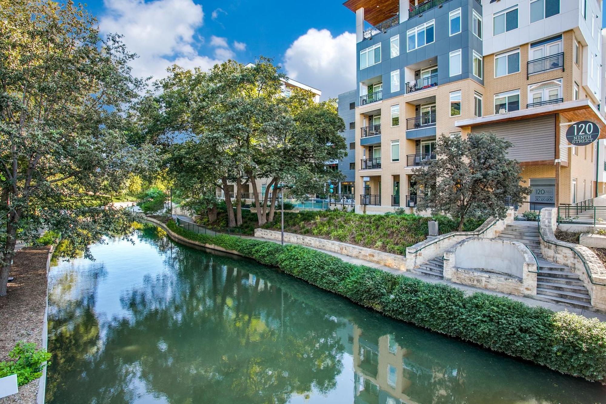 Lush Downtown Condo On Riverwalk W King Ste, Free Parking, Pet Friendly, Centrally Located On Riverwalk San Antonio Esterno foto