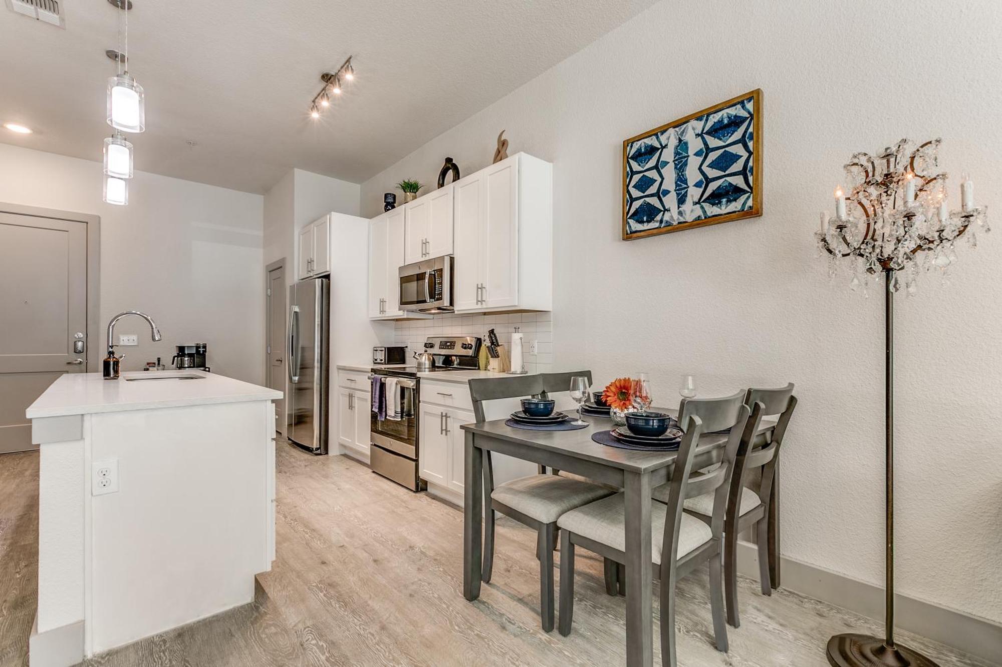 Lush Downtown Condo On Riverwalk W King Ste, Free Parking, Pet Friendly, Centrally Located On Riverwalk San Antonio Esterno foto