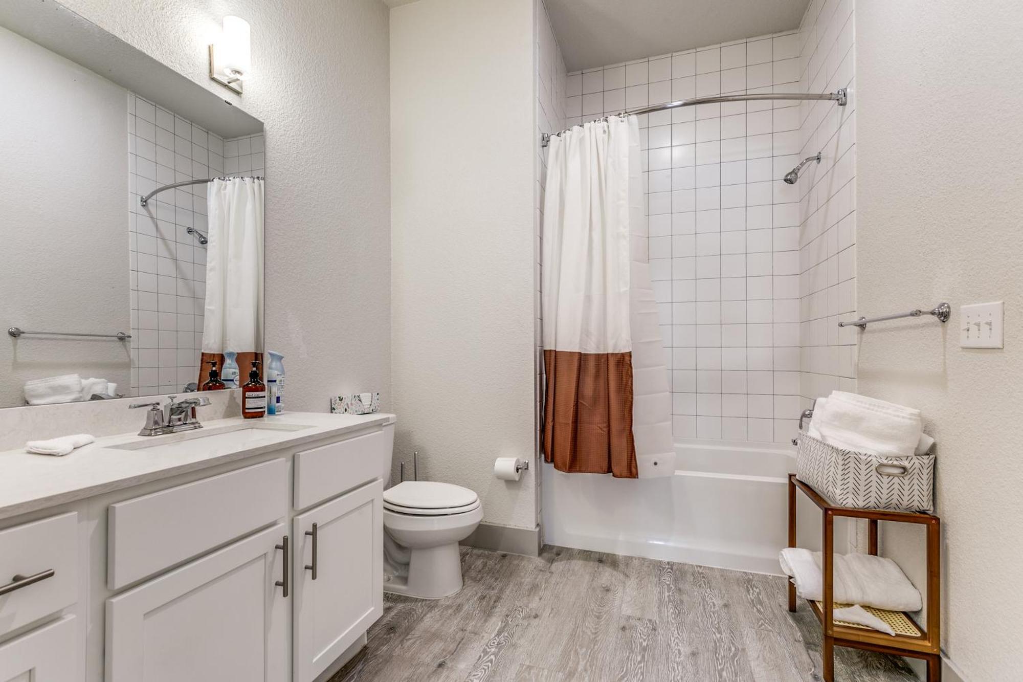 Lush Downtown Condo On Riverwalk W King Ste, Free Parking, Pet Friendly, Centrally Located On Riverwalk San Antonio Esterno foto