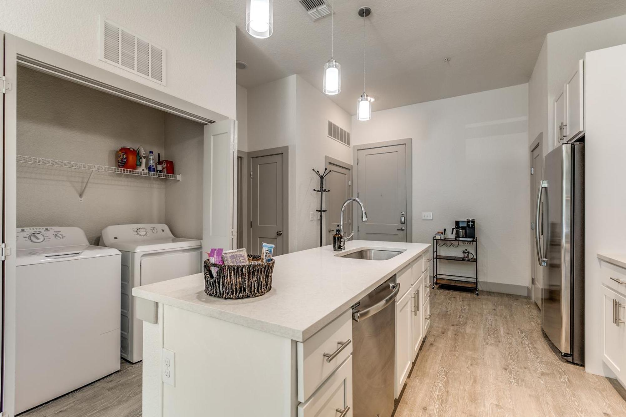 Lush Downtown Condo On Riverwalk W King Ste, Free Parking, Pet Friendly, Centrally Located On Riverwalk San Antonio Esterno foto