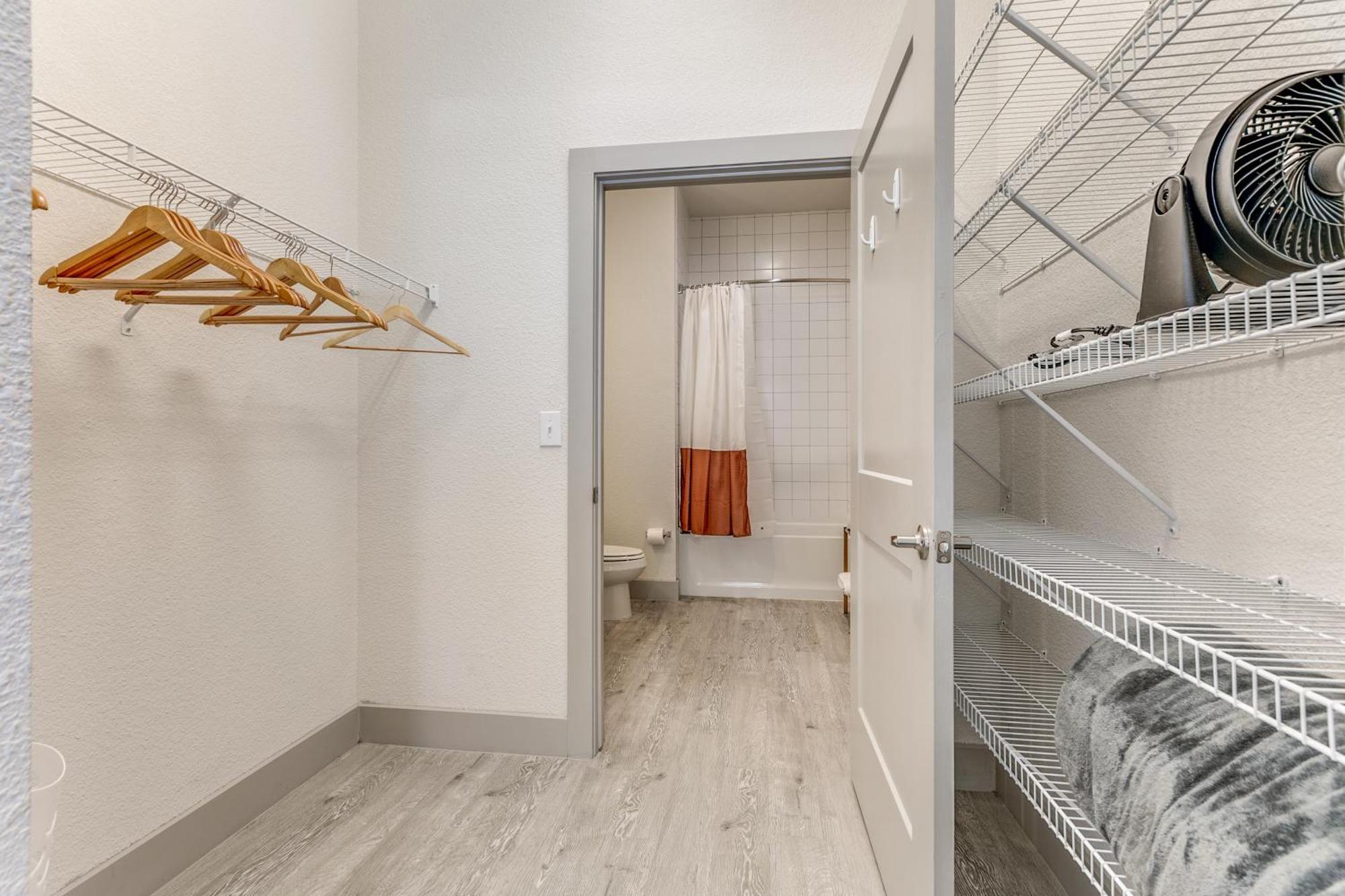 Lush Downtown Condo On Riverwalk W King Ste, Free Parking, Pet Friendly, Centrally Located On Riverwalk San Antonio Esterno foto