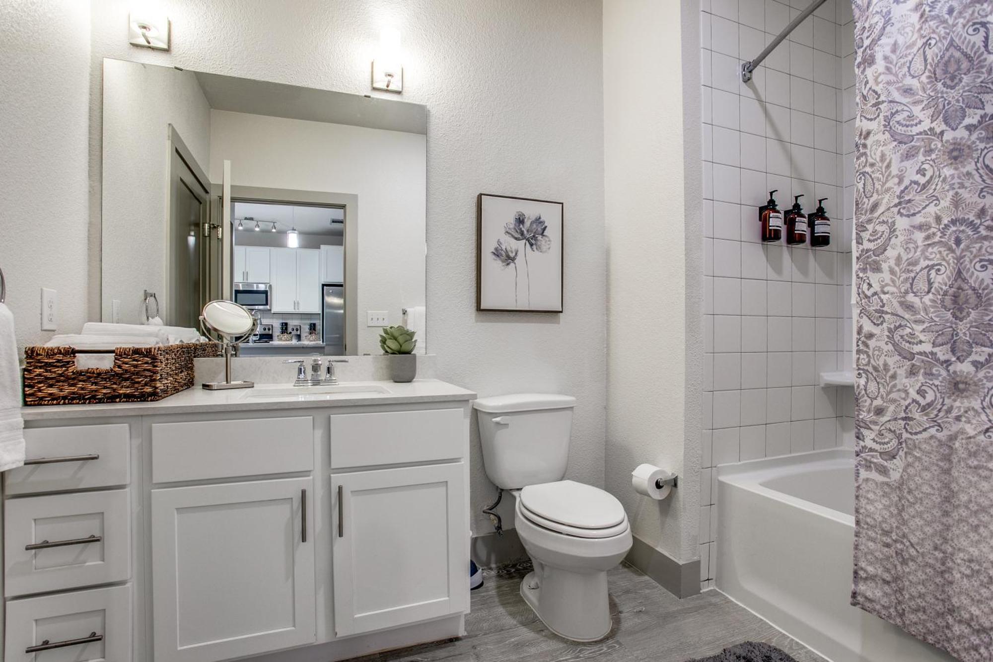 Lush Downtown Condo On Riverwalk W King Ste, Free Parking, Pet Friendly, Centrally Located On Riverwalk San Antonio Esterno foto